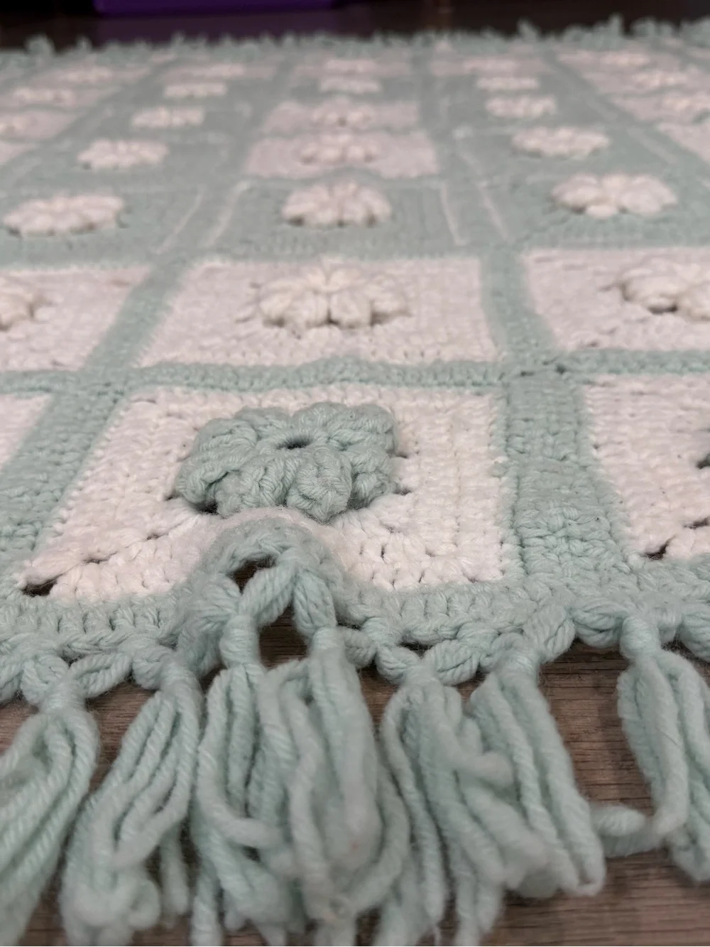 🌿 Vintage Crochet Granny Square Blanket